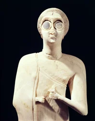 Estátua da Grande Deusa, de Tell Asmar, 2800-2300 a.C., calcário, detalhe de 195515
